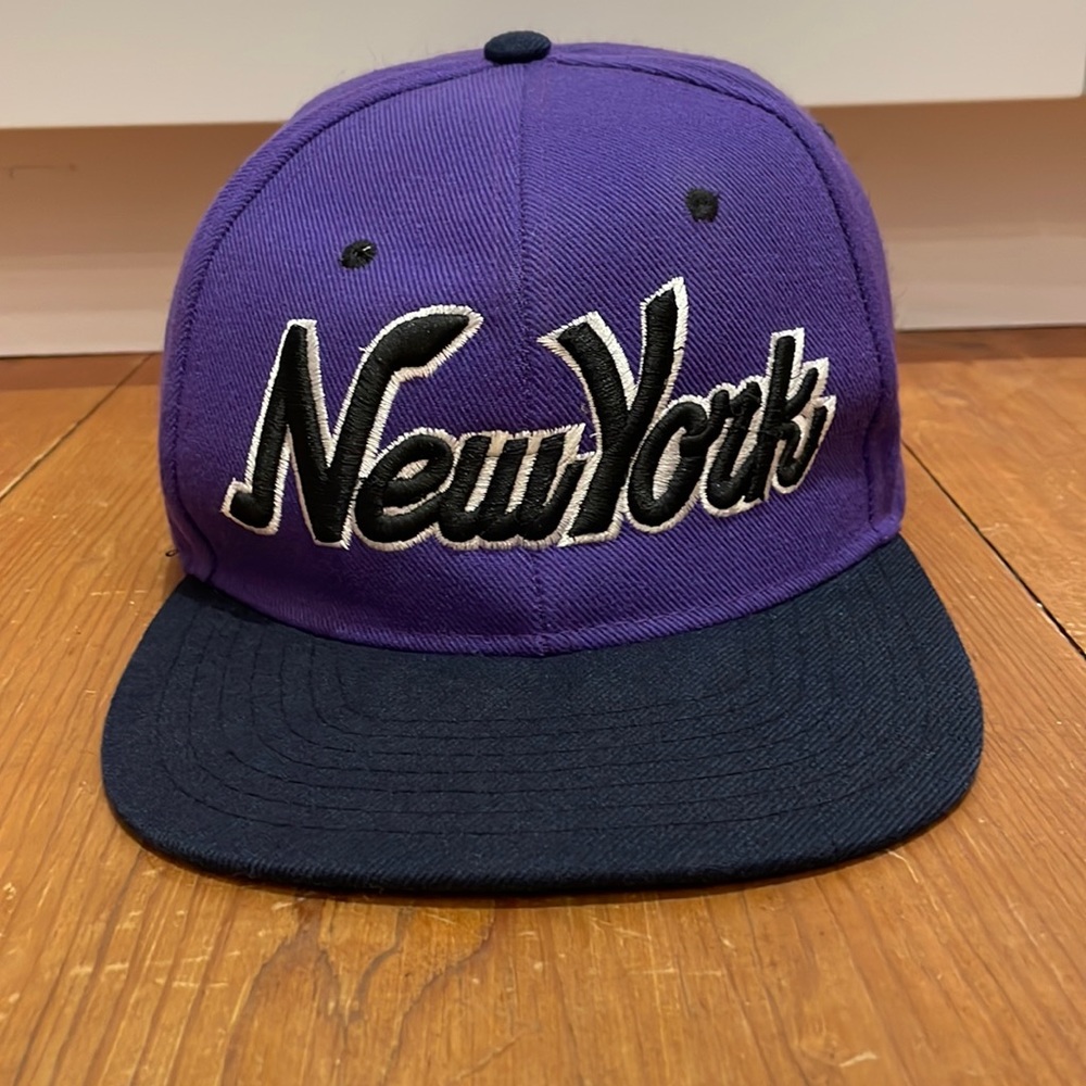 New-York Script Cap , purple, embroidered, SnapBack, Premium Headwear